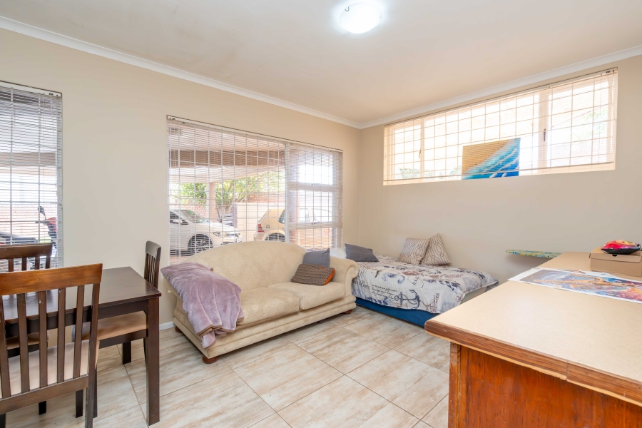 8 Bedroom Property for Sale in Middedorp Western Cape